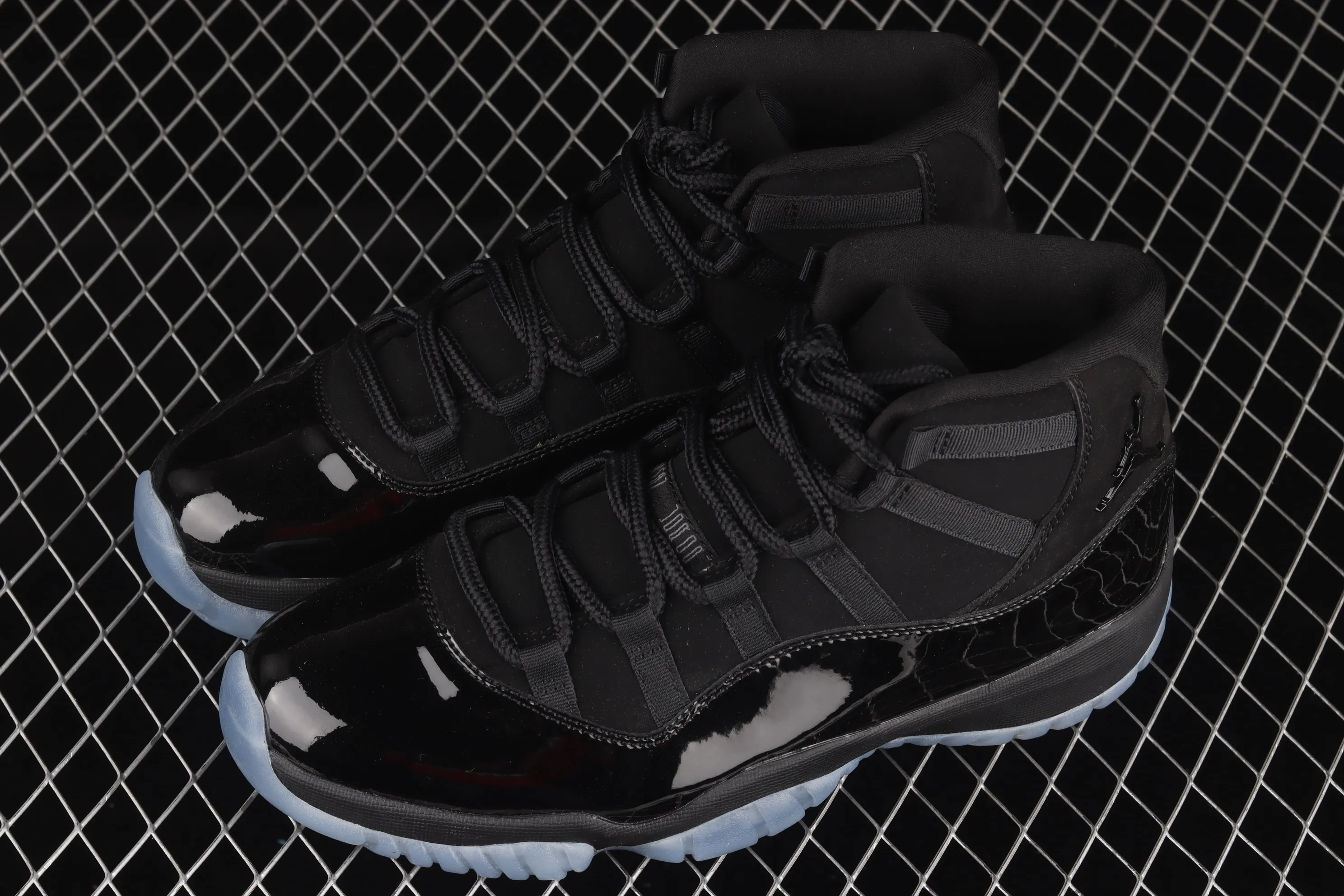 All categories Air Jordan Jordan series basketball shoes Air Jordan 11 F version Air Jordan 11 "Cap and Gown" AJ11 Joe 11 Black Gamma Black Warrior 378037-005
